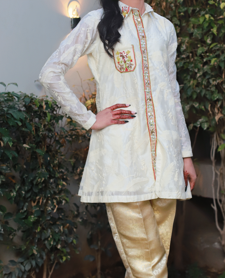 2-Piece Elegant Embroidered Organza Kurta with Gold Brocade Pants - Image 2